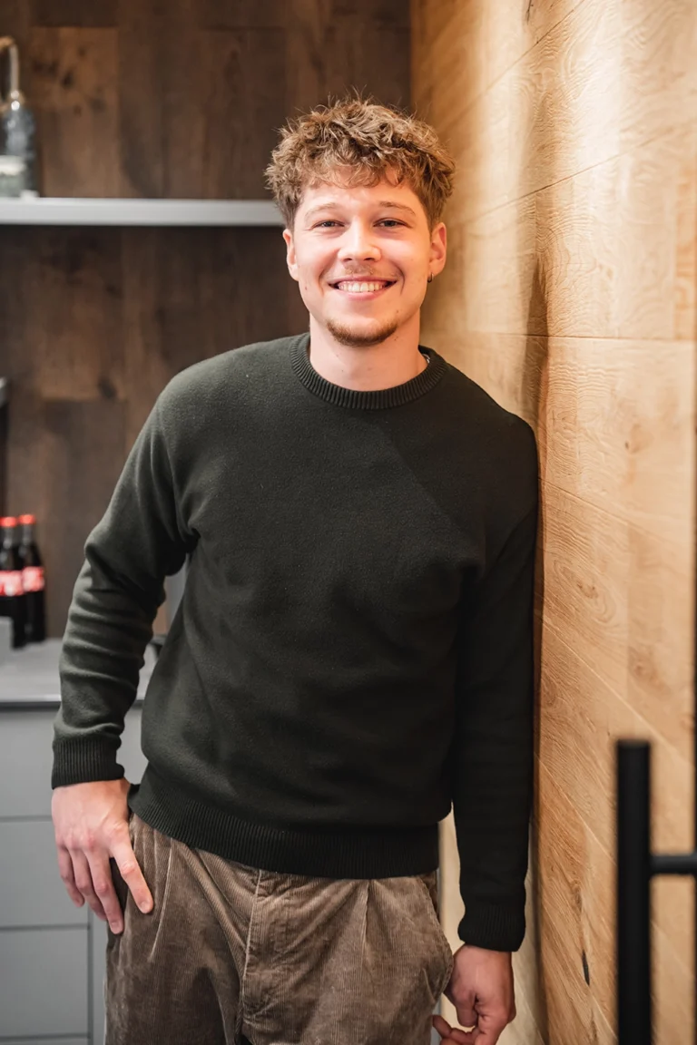 Jonathan Lübke, Verkauf